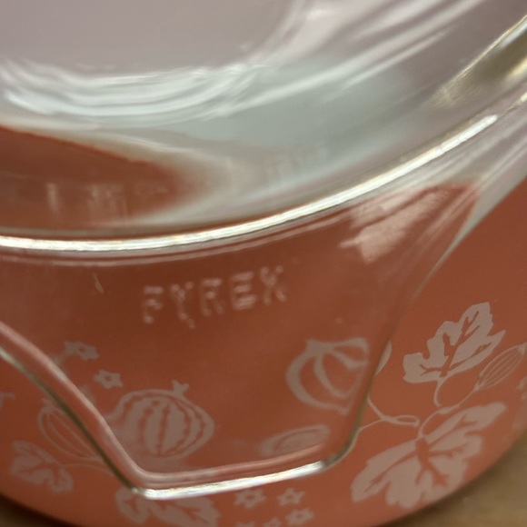Vintage Pyrex Gooseberry Pink 473 1 Quart Round Covered Casserole dish with lid - Picture 7 of 15